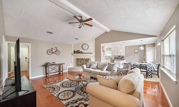 Greater Fondren Southwest House | Country-Chic Inspired Home - Mins from Everything!