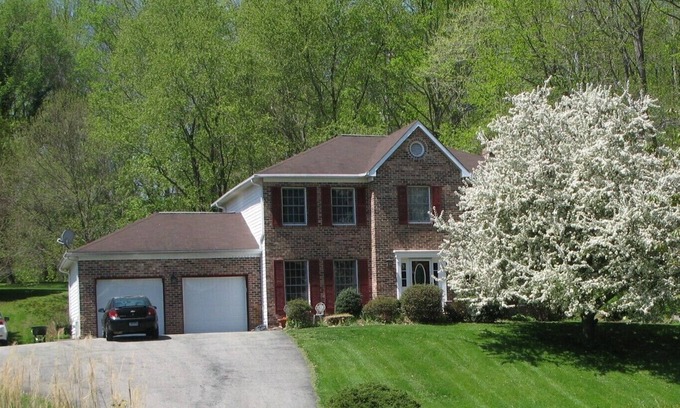 Croom House | Country Colonial on Two Acres!