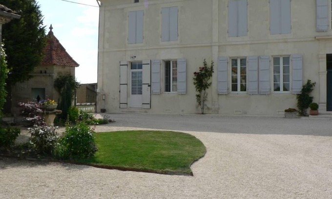 Moings Cottage | COUNTRY COTTAGE with SWIMMING POOL