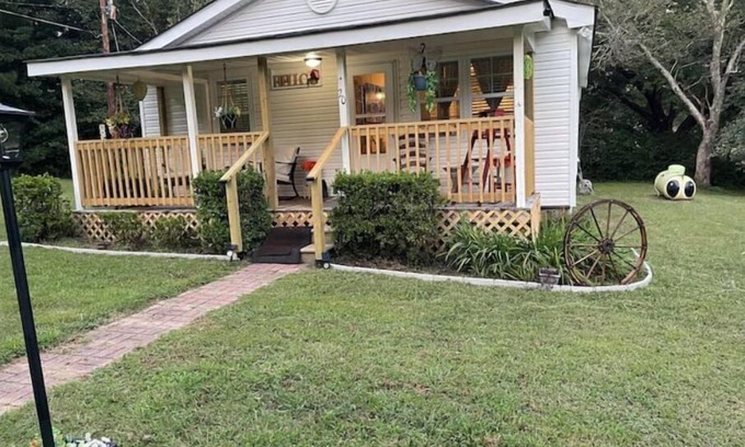 Cartersville House | Country Cottage - Butterfly Crossing