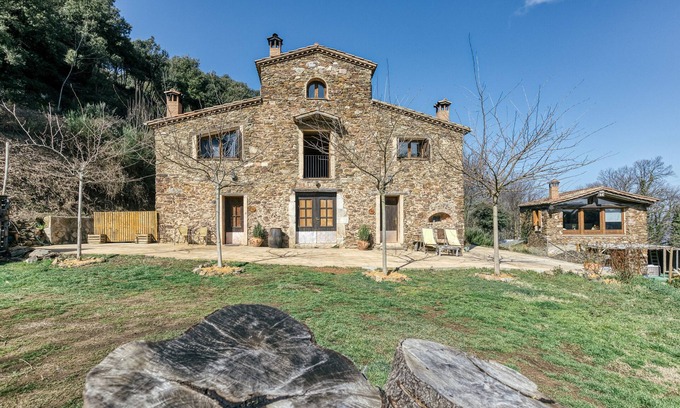 Susqueda Cottage | Country Cottage 'La Rústica' with Mountain Views, Shared Garden and Wi-Fi