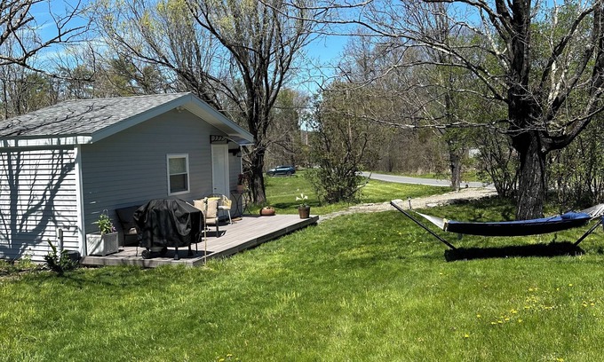Saugerties Cottage | Country Cottage with beautiful views and easy access to Catskills activities.