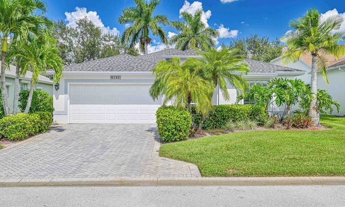 Estero House | Country Creek - 2 bed+ den/2 bath Estero pool home with golf