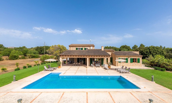 Arta Villa | Country Estate with Pool, Wi-Fi, Air Conditioning, Garden and Patio
