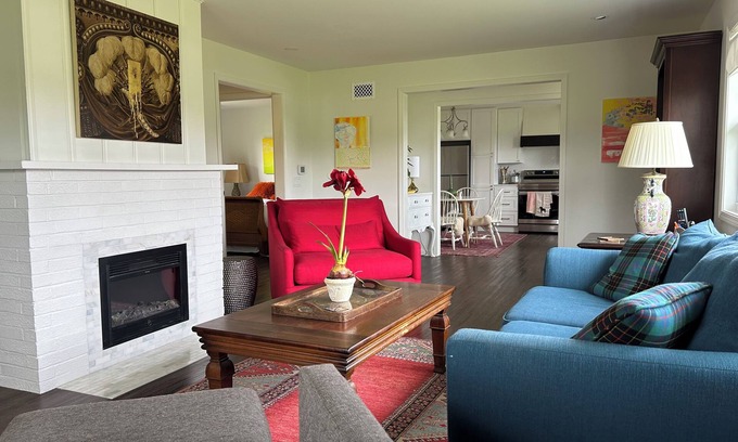 Alexandria House | Country Getaway Gorgeous Views on 10 acres near small towns and bike trails.
