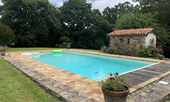 Saint-Pee-sur-Nivelle House | Country house, 6 km from the beach, at the foot of La Rhune.