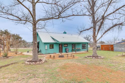 Fredericksburg House | Country Home Near Fredericksburg Fire Pit and Grill