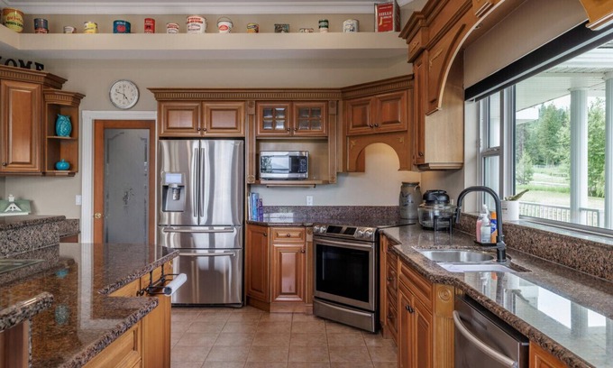Southeast Kelowna House | Country Home near Myra Canyon Trail
