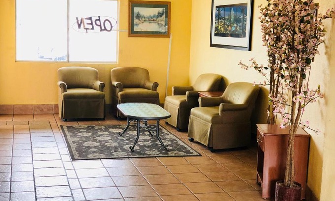 Texarkana Hotel | Country Host Inn
