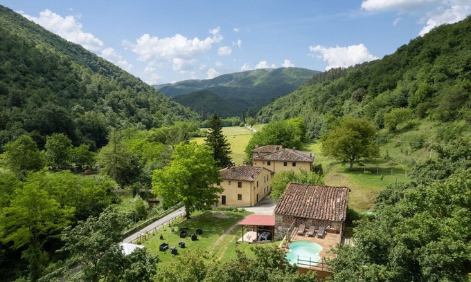 Borgo San Lorenzo Other | Country House/Farm House in Poggiolo-salaiole with 6 bedrooms sleeps 14