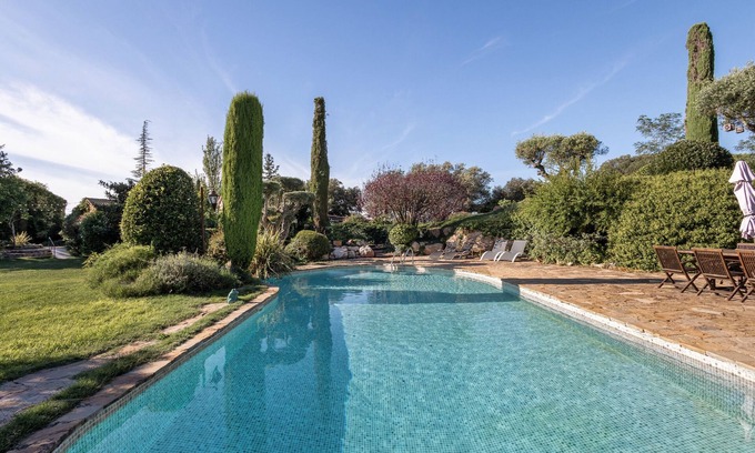 El Bruc House | Country House 'Casa Farigola' with Mountain View, Shared Pool and Wi-Fi