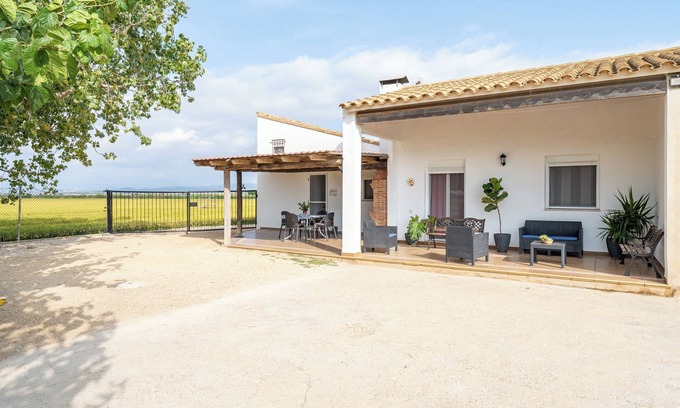 Deltebre House | Country House 'Caseta Montanyana' with Private Terrace, Private Garden and Wi-Fi