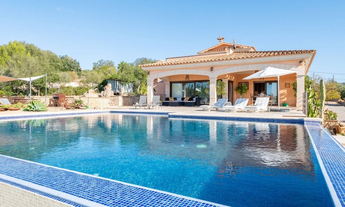 Puntiro Villa | Country House 'Es Niu' with Mountain View, Private Pool and Air Conditioning