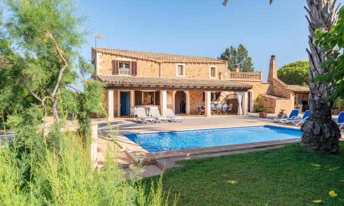 Campos Villa | Country House 'Es Revolt De Sa Barrala' with Private Pool, Wi-Fi and Air Conditioning