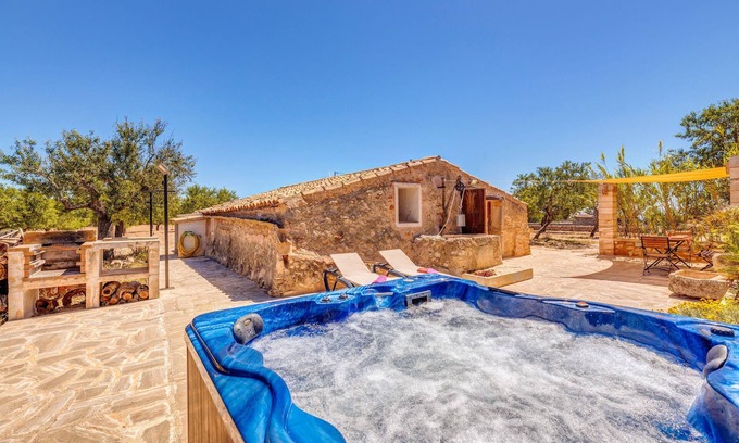 S'alqueria Blanca Villa | Country House 'Casita Els Sestadors' with Private Terrace, Wi-Fi and Air Conditioning