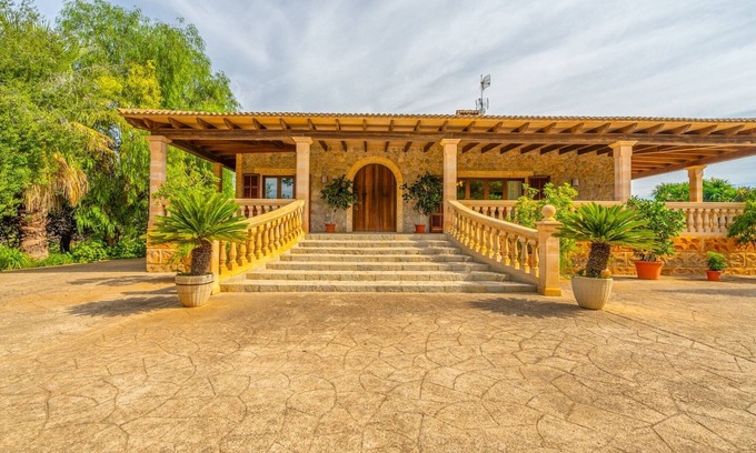 Buger Villa | Country House in Búger with Pool & Mountain Views