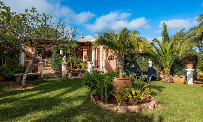 Cala Ratjada Villa | Country House 'Ladimora' with Sea View, Wi-Fi and Air Conditioning