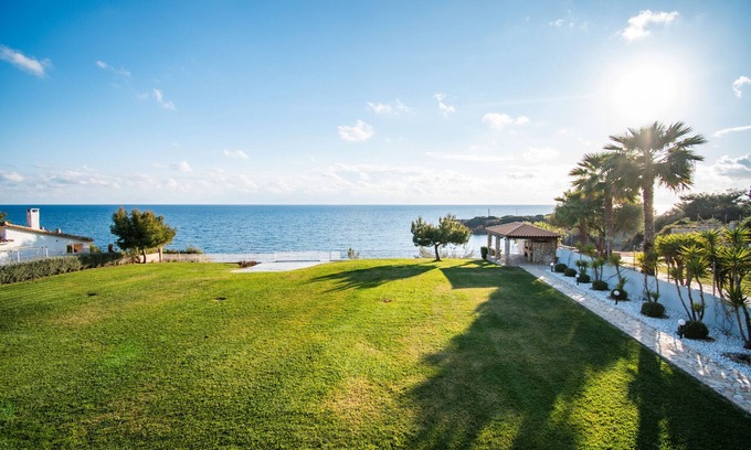 Vromonerion House | Country House 'Navarino Baths' with Sea View, Wi-Fi and Air Conditioning