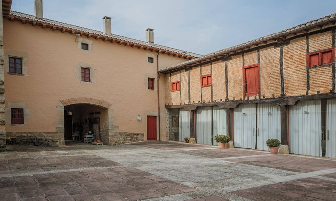 Moarves de Ojeda House | Country House 'Pastor' with Mountain View, Shared Garden and Wi-Fi