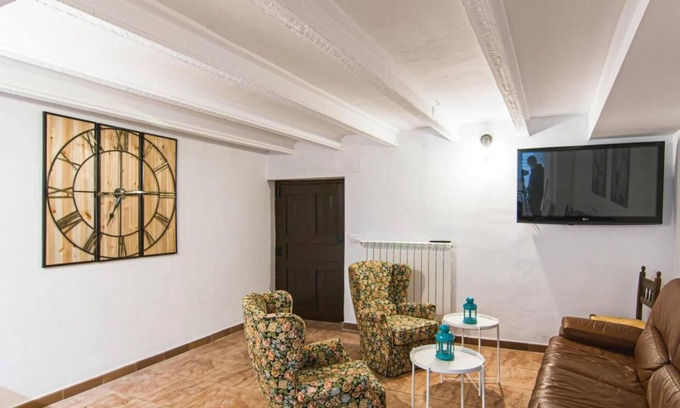 Rincon de Soto House | Country House 'Paisajes Del Ebro' with Private Terrace and Wi-Fi