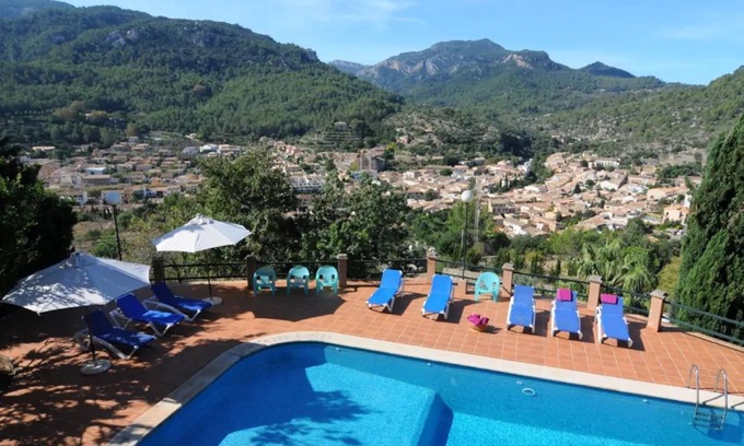 Esporles House | Country House 'Sa Cresta' with Mountain View, Wi-Fi and Air Conditioning