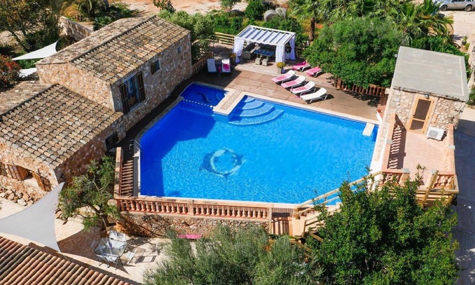 Es Llombards Villa | Country House 'S’Hort - Can Rita' with Private Pool, Wi-Fi and Air Conditioning