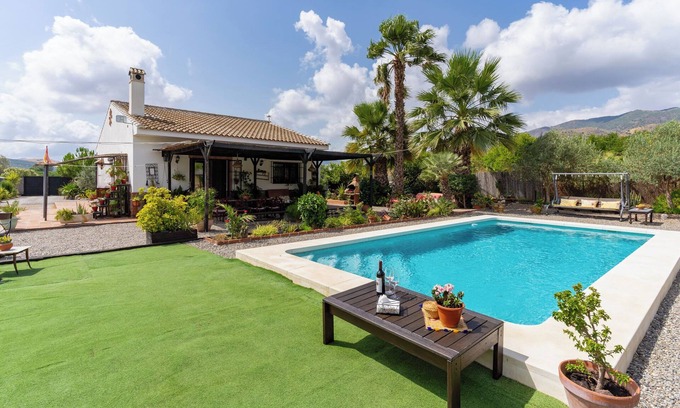 Alora House | Country House 'Villa Pinale Álora' with Mountain View, Wi-Fi and Air Conditioning