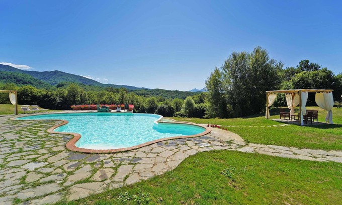 Bagnone Villa | COUNTRY HOUSE WITH BEAUTIFUL PANORAMIC VIEWS