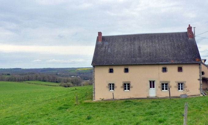 Mazirat Cottage | Country house with terrace and all amenities in Mazirat