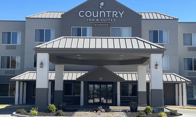 Council Bluffs Hotel | Country Inn & Suites by Radisson, Council Bluffs, IA