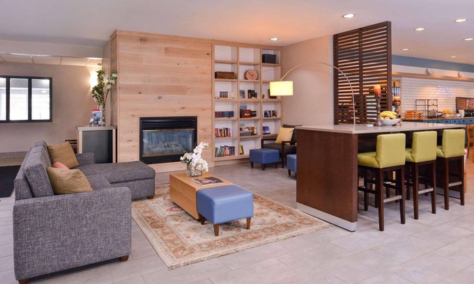 Carter Lake Hotel | Country Inn & Suites by Radisson, Omaha Airport, IA