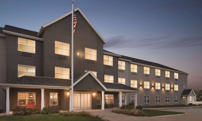 Cedar Falls Hotel | Country Inn & Suites by Radisson, Cedar Falls, IA