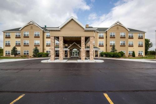 Fond du Lac Hotel | Country Inn & Suites by Radisson, Fond du Lac, WI