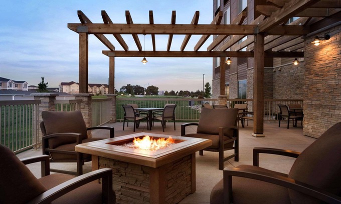 Indianola Hotel | Country Inn & Suites by Radisson, Indianola, IA