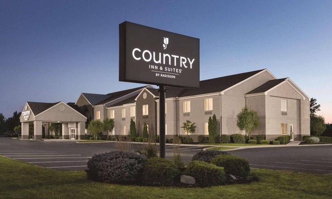 Gypsum Hotel | Country Inn & Suites by Radisson, Port Clinton, OH