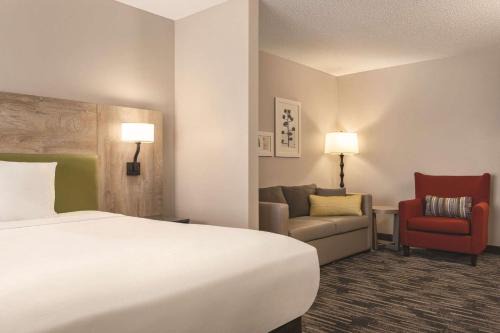 St. Cloud Hotel | Country Inn & Suites by Radisson, St Cloud East, MN