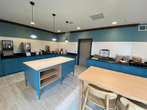 Champaign Hotel | Country Inn & Suites by Radisson, Champaign North, IL