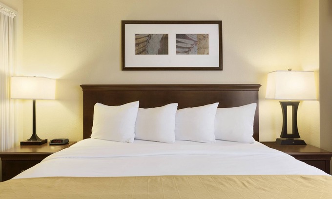 Owatonna Hotel | Country Inn & Suites by Radisson, Owatonna, MN