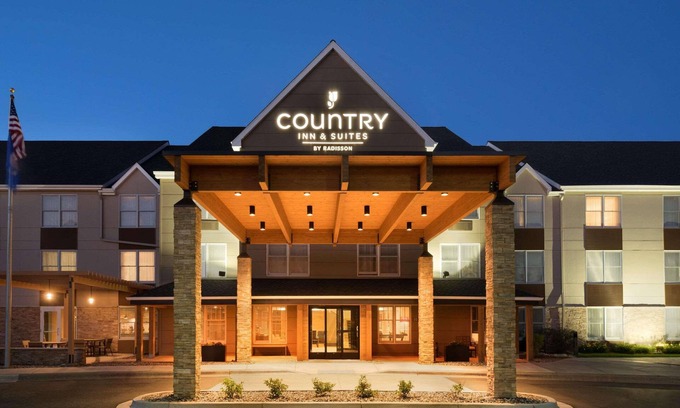 Plymouth Hotel | Country Inn & Suites by Radisson, Minneapolis West, MN