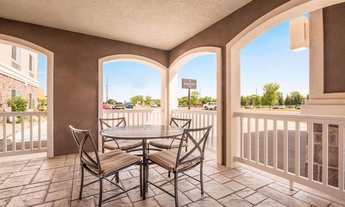 Minot Hotel | Country Inn & Suites by Radisson, Minot, ND
