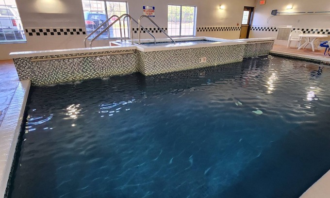 Topeka Hotel | Country Inn & Suites by Radisson, Topeka West, KS