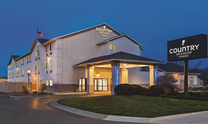 Auburn Hotel | Country Inn & Suites by Radisson, Auburn, IN