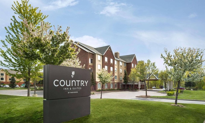 Novi Hotel | Country Inn & Suites by Radisson, Novi, MI