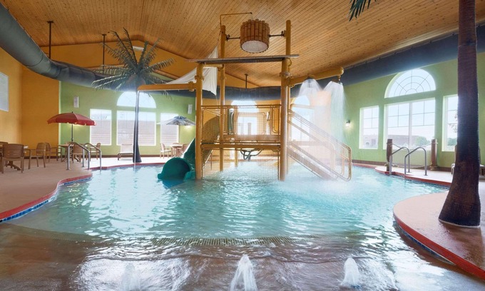 Little Chute Hotel | Country Inn & Suites by Radisson, Appleton North, WI