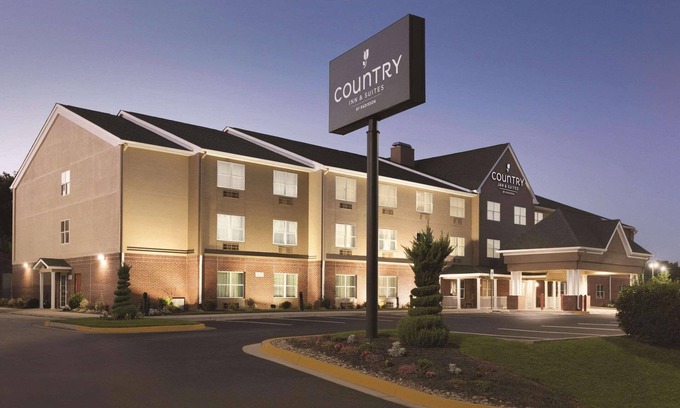 Capitol Heights Hotel | Country Inn & Suites by Radisson, Washington, D.C. East - Capitol Heights, MD