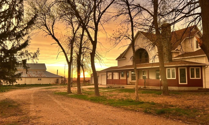 Westerville Other | Country life secluded in an all original Victorian home. Breathtaking porch view