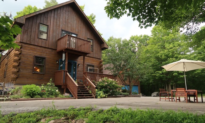 Erin Other | Country Log Home - a quiet get-a-way not far from the city.