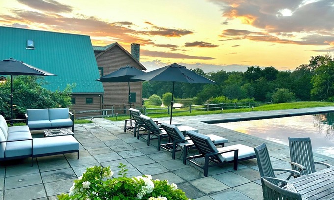 Staatsburg Apartment | Country Modern Bungalow on 16 acres in the Hudson Valley