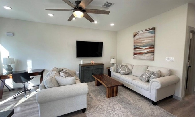 Hockley House | Country Oasis -B