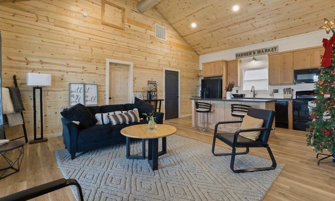 San Marcos Cabin | Country oasis w/view in convenient location!